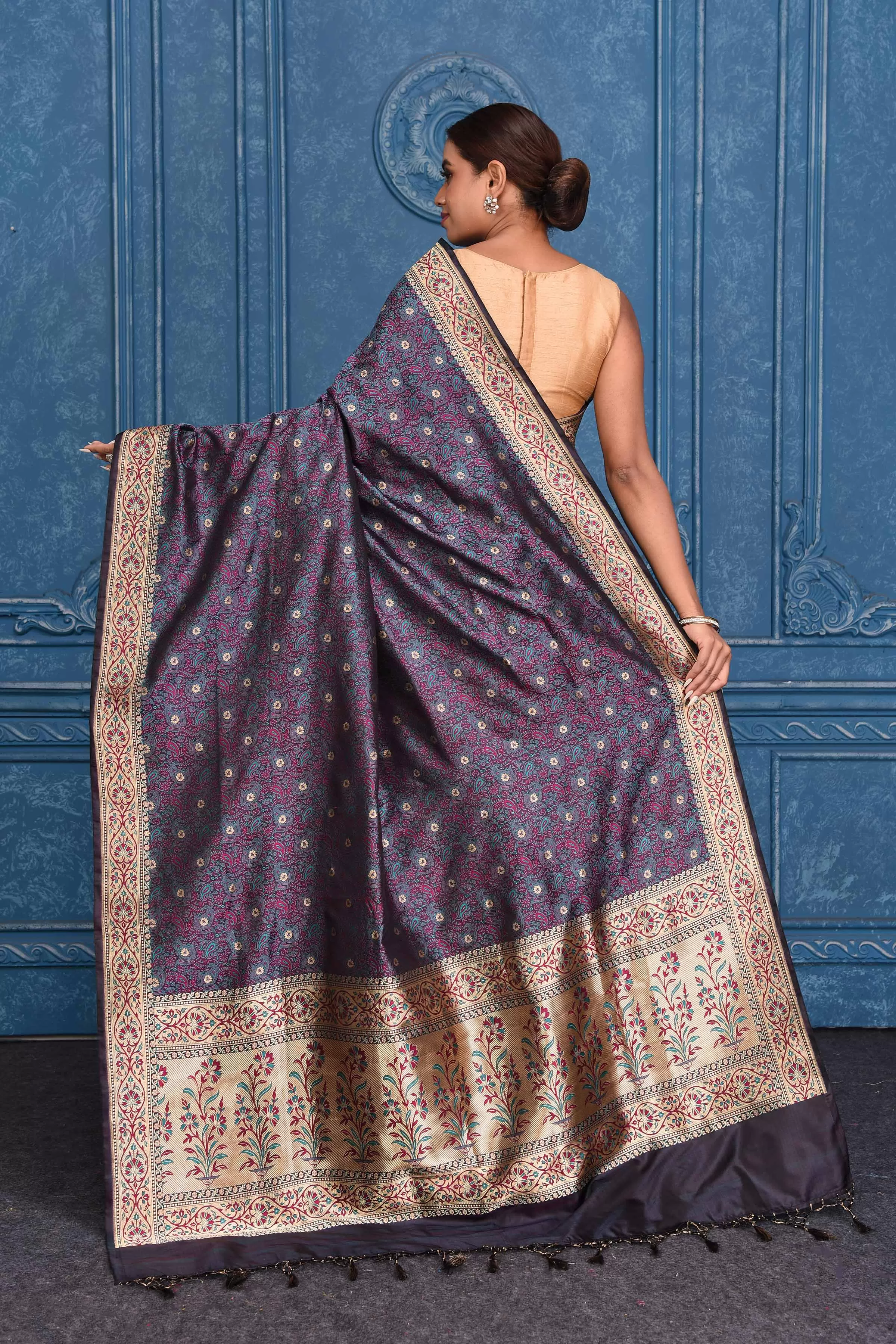 91A177 Grey and Magenta Tanchoi Silk Banarasi Saree with Zari Border