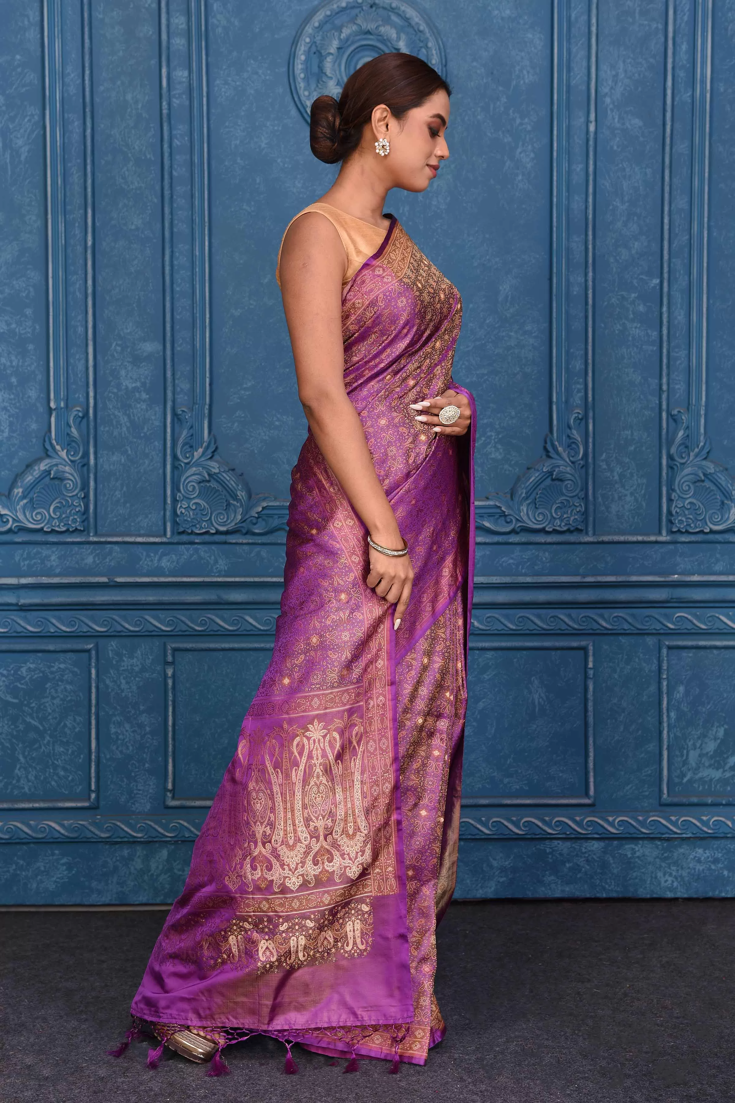 91A182 Purple Tanchoi Silk Banarasi Saree with Zari Border and Buta