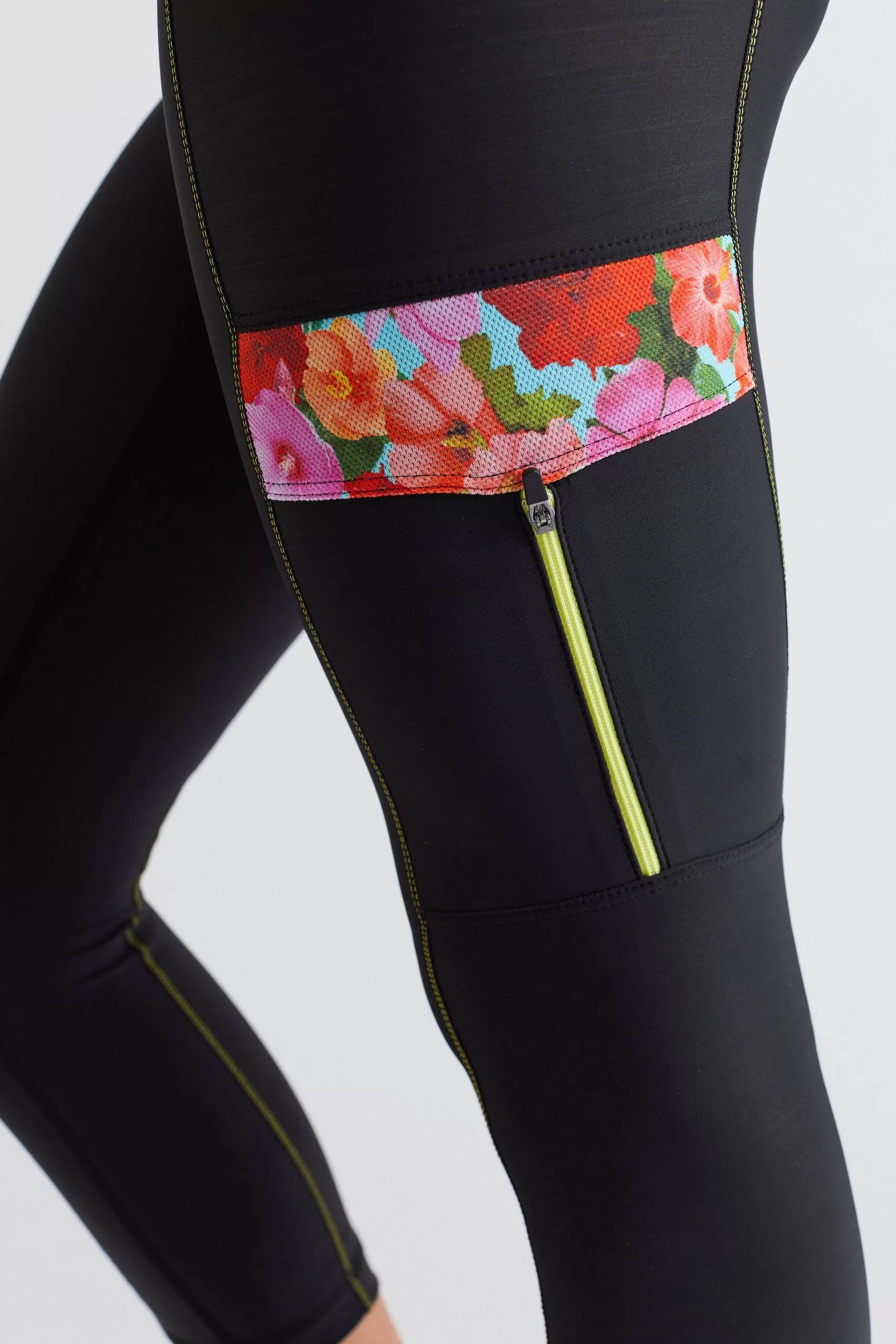 Hibiscus Cargo Workout Leggings w/ Side-Zippered Pockets