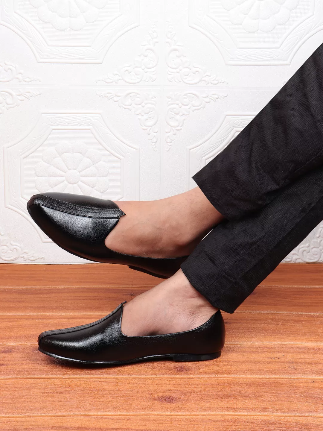 Men Black Ethnic Slip-On Jutis and Mojaris