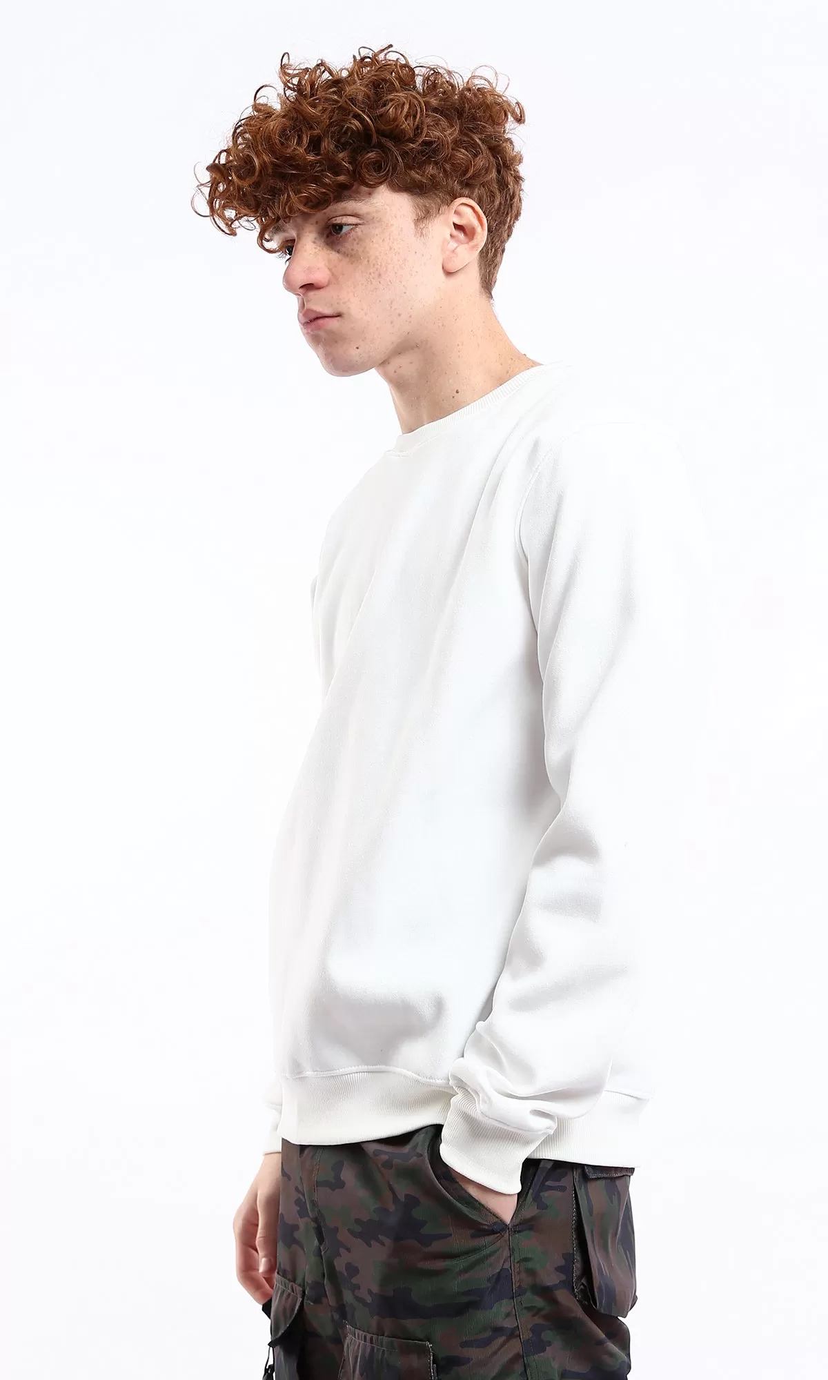 O178003 White Crew Neck Solid Sweatshirt With Inner Fleece